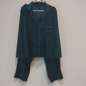 Tahari Velvet Green Loungewear/ Pajama Set. Cozy, Sleep Wear, Travel, Vacation
